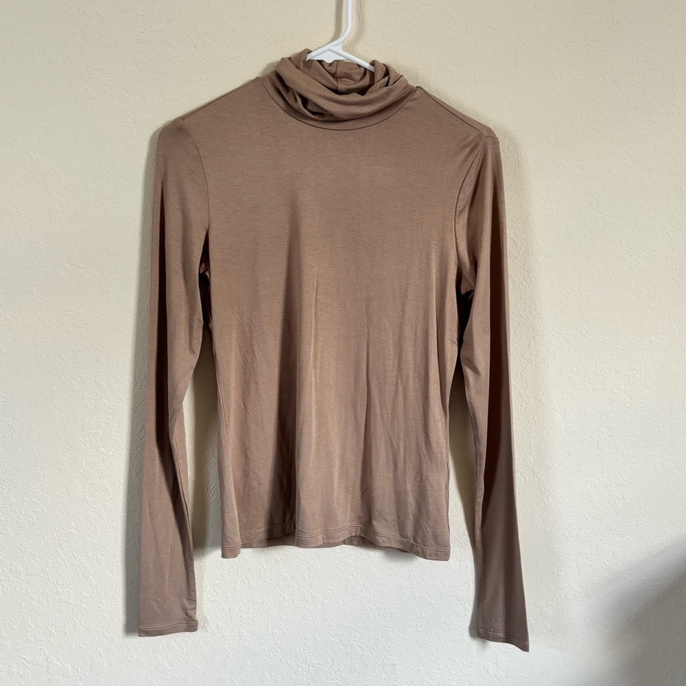H&M Women’s Tan Long Sleeve with Turtleneck. Size XS